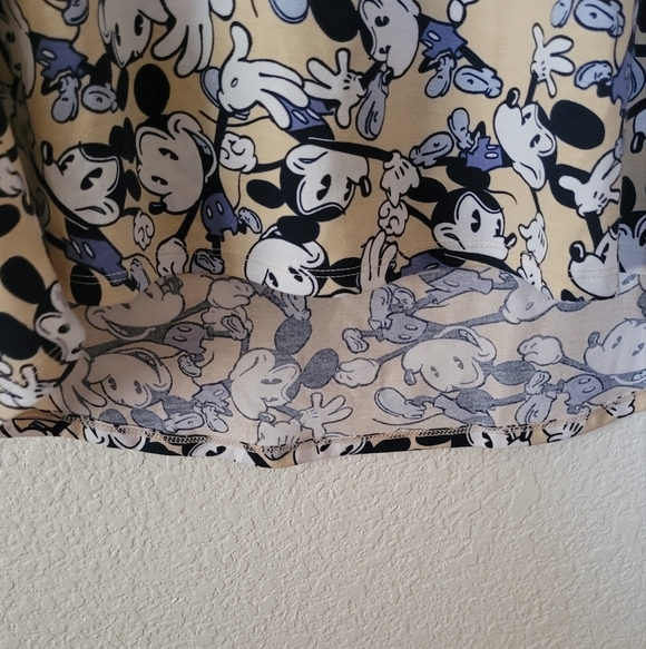 Lularoe Disney Mickey Mouse Graphic High Low Tee Size Medium - Picture 4 of 10